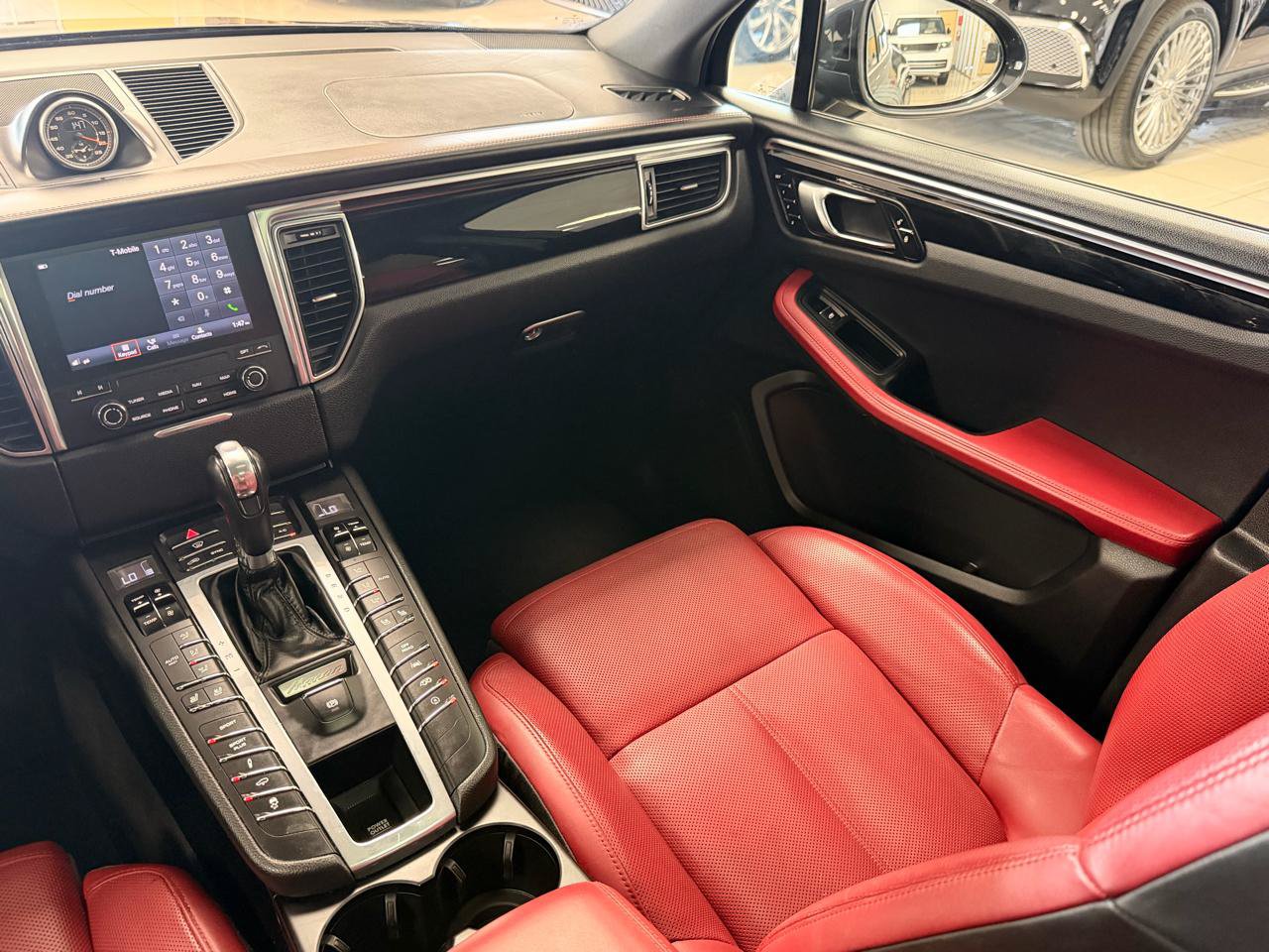 Used 2018 Porsche Macan AWD/4WD image 14