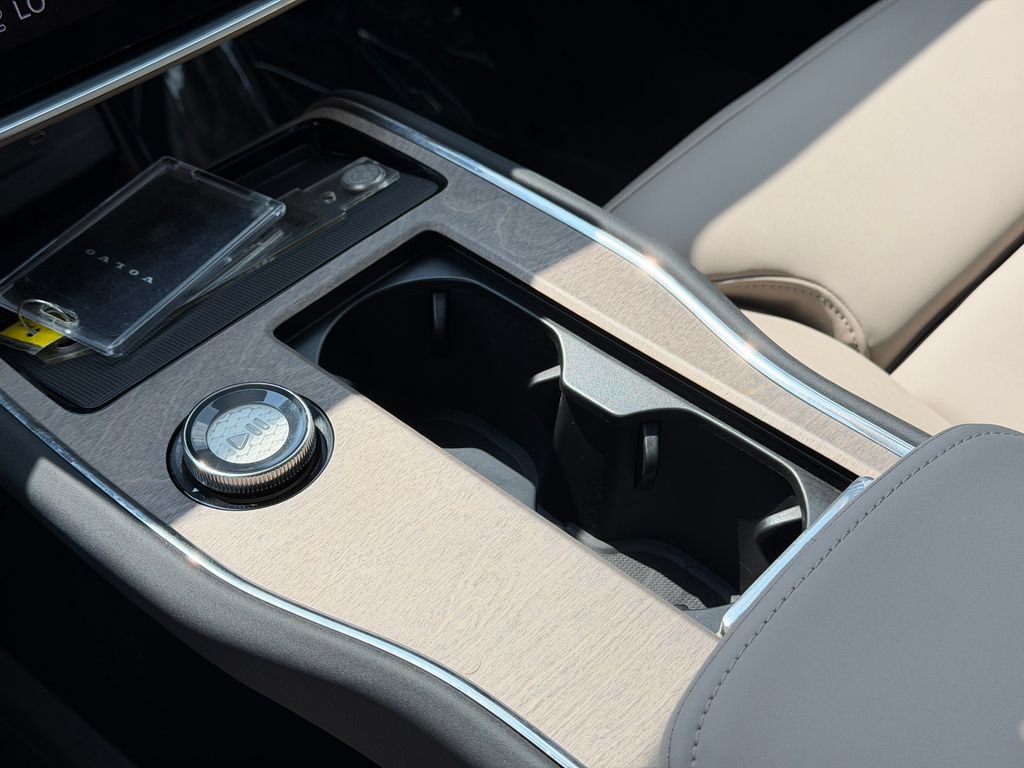 Certified 2025 Volvo EX90 Plus AWD/4WD image 21