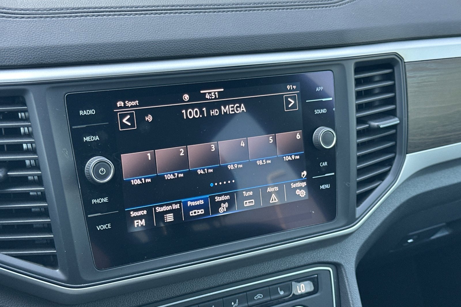 Used 2021 Volkswagen Atlas SE image 19