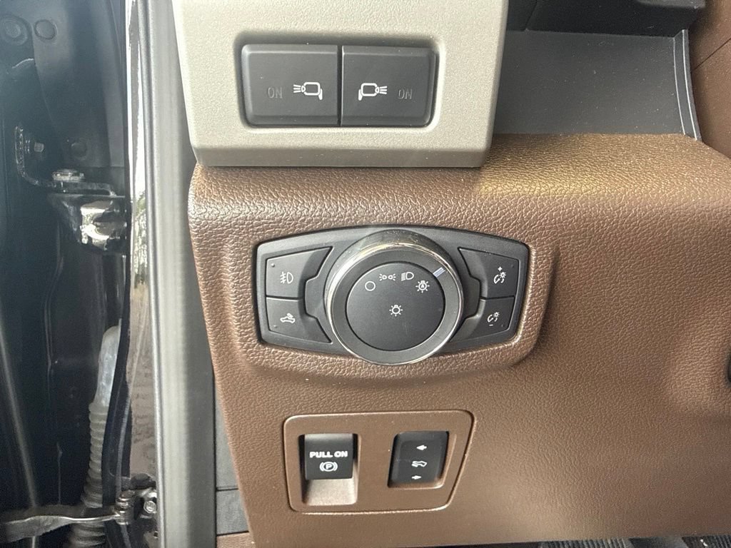 Used 2019 Ford F150 King Ranch w/ Equipment Group 601A Luxury AWD/4WD image 17