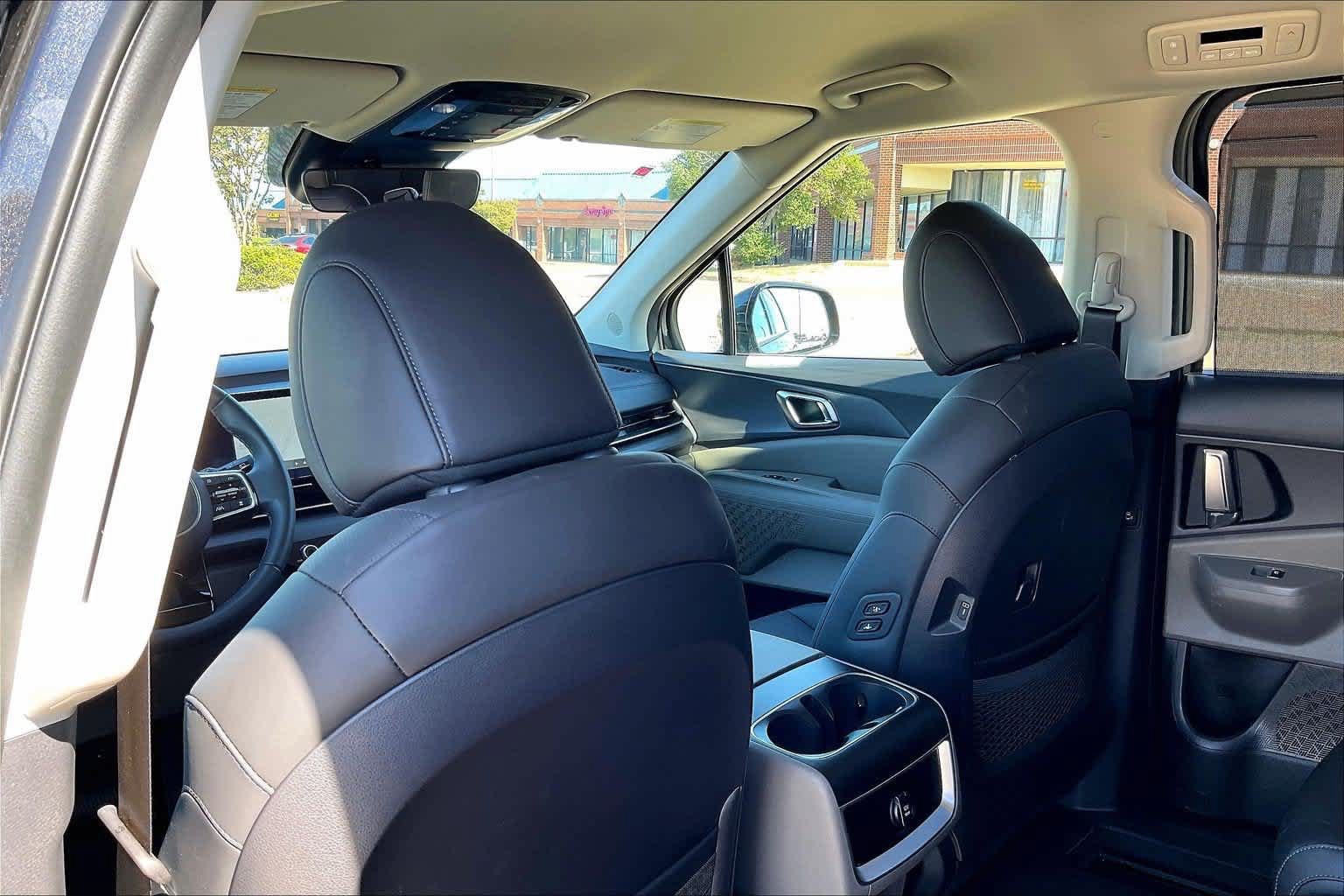 Certified 2026 Kia Carnival EX FWD image 10