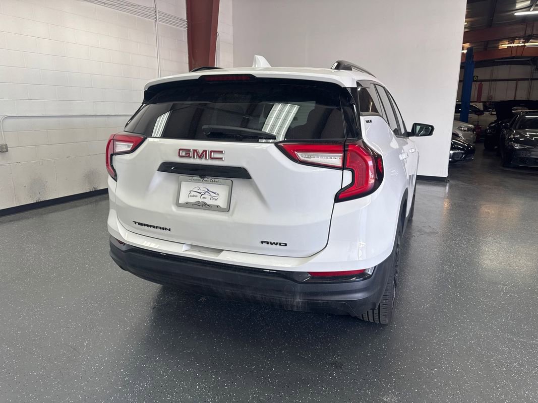 Used 2022 GMC Terrain SLE w/ Driver Convenience Package AWD/4WD image 4