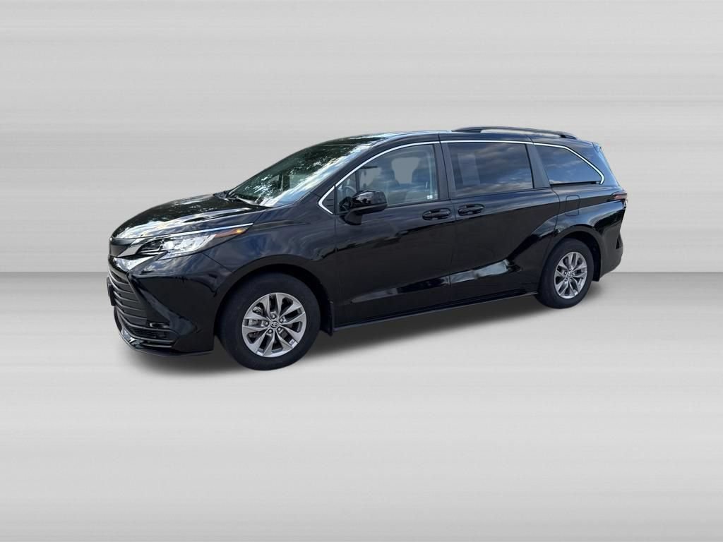 Used 2023 Toyota Sienna LE FWD image 11