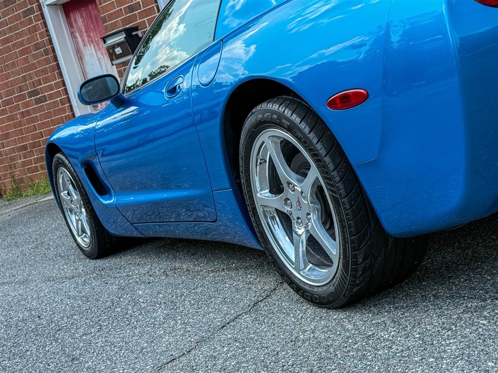 Used 1999 Chevrolet Corvette Coupe w/ Lighting Pkg RWD image 19
