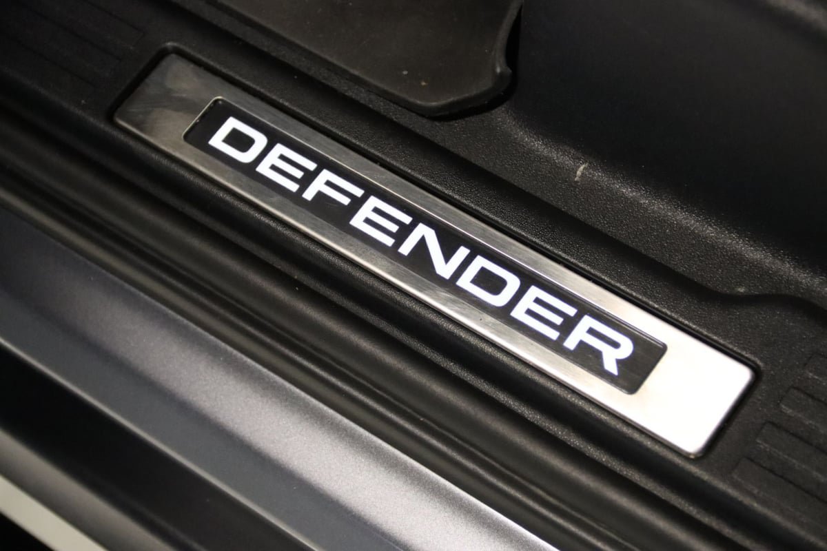 Used 2023 Land Rover Defender 90 X AWD/4WD image 17