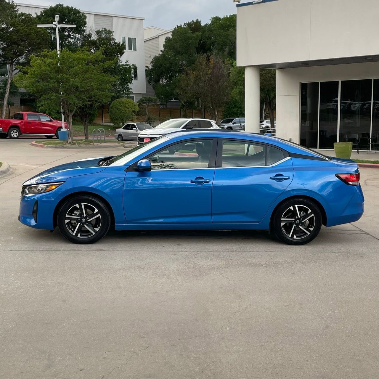 Used 2024 Nissan Sentra SV FWD image 3