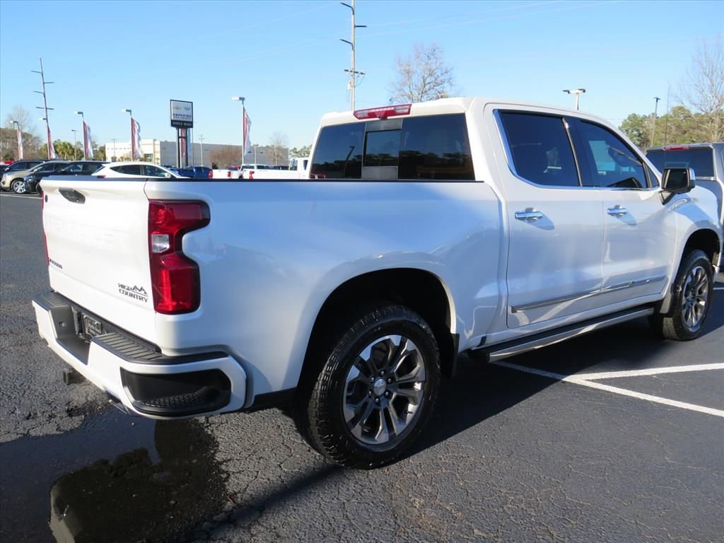Used 2024 Chevrolet Silverado 1500 High Country w/ High Country Premium Package image 3