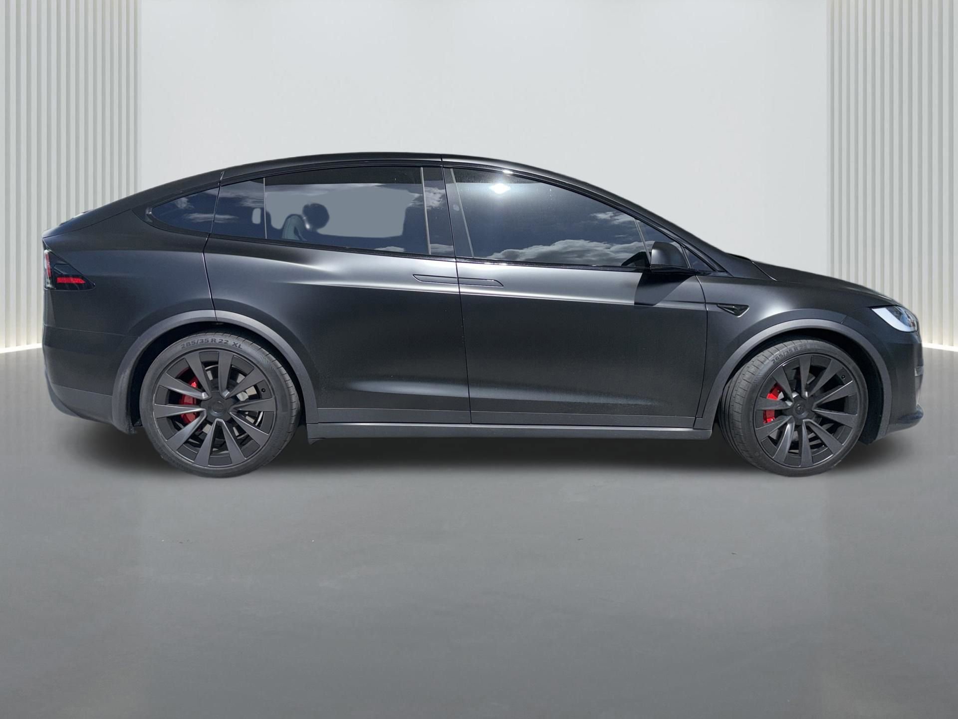 Used 2023 Tesla Model X Plaid image 3