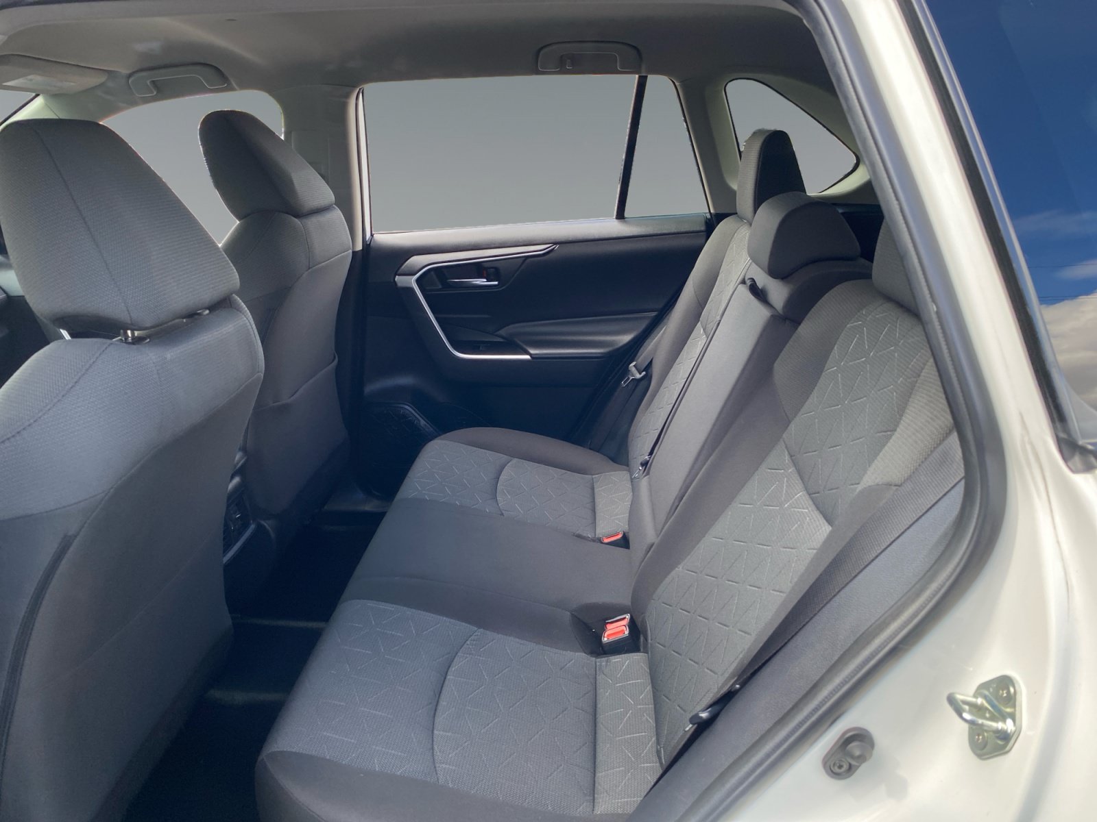 Used 2022 Toyota RAV4 XLE FWD image 13