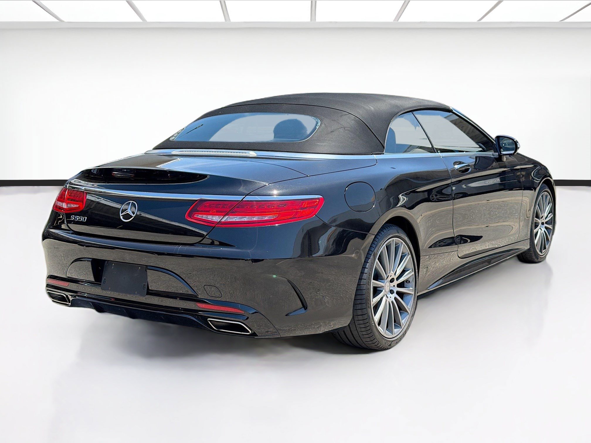 Used 2017 Mercedes-Benz S 550 Cabriolet image 4