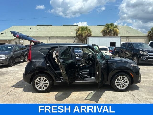 Used 2020 Kia Soul LX FWD image 16