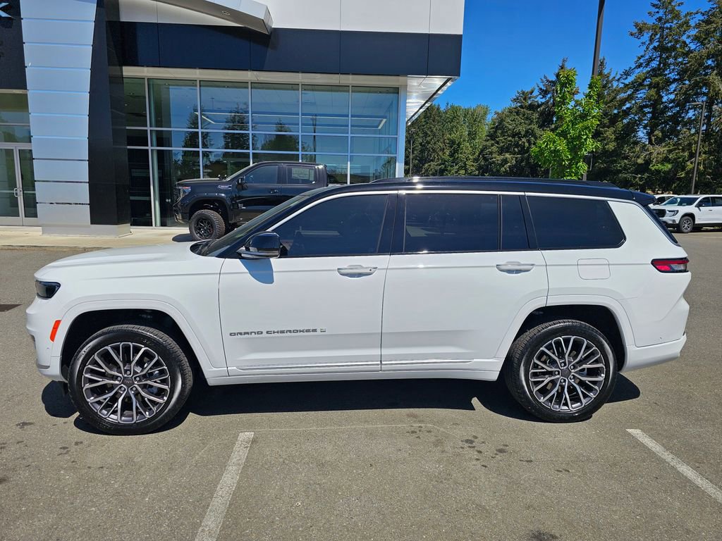 Used 2025 Jeep Grand Cherokee L Summit AWD/4WD image 2