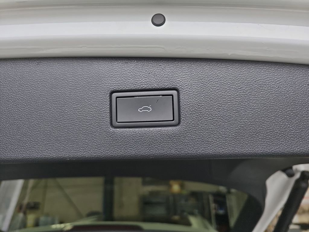 Used 2024 Volkswagen Tiguan SE image 13