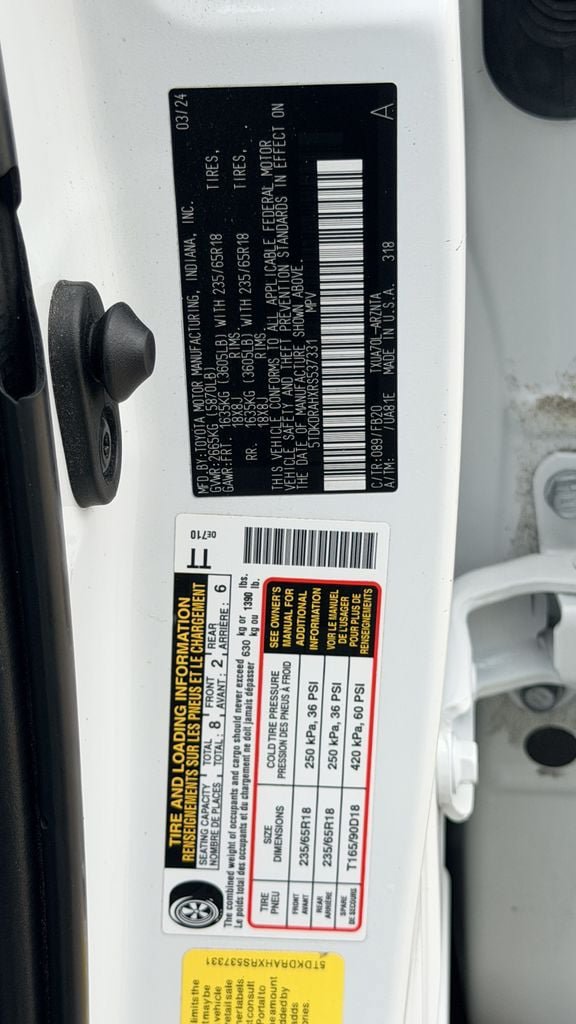 Used 2024 Toyota Highlander LE FWD image 32