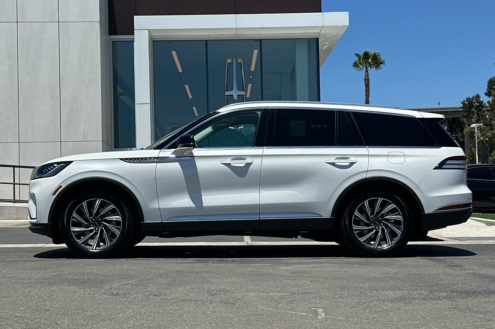 New 2026 Lincoln Aviator 2WD image 6