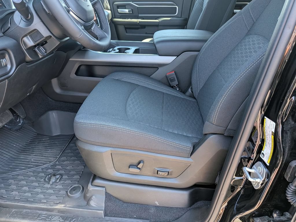 New 2026 RAM 2500 Big Horn AWD/4WD image 12