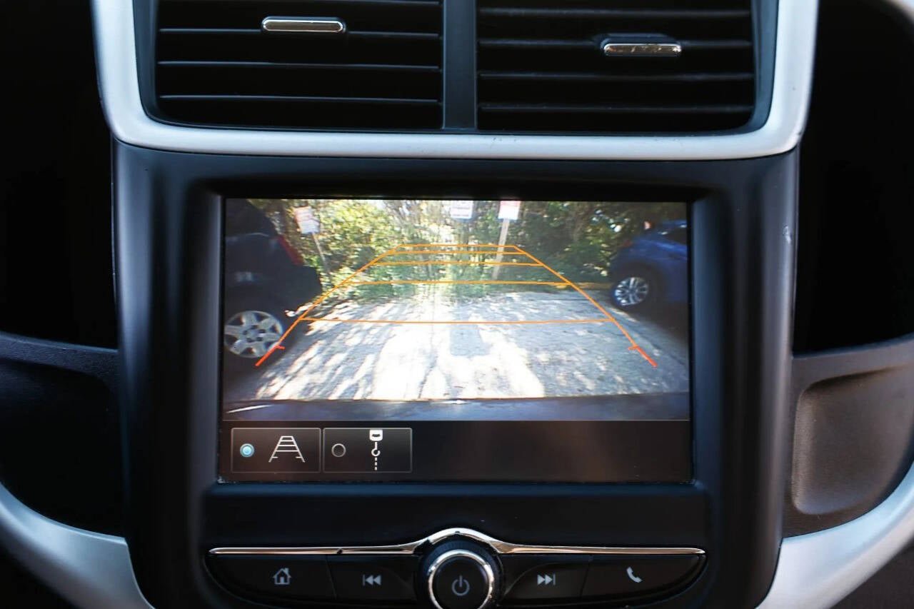 Used 2017 Chevrolet Sonic LT FWD image 29