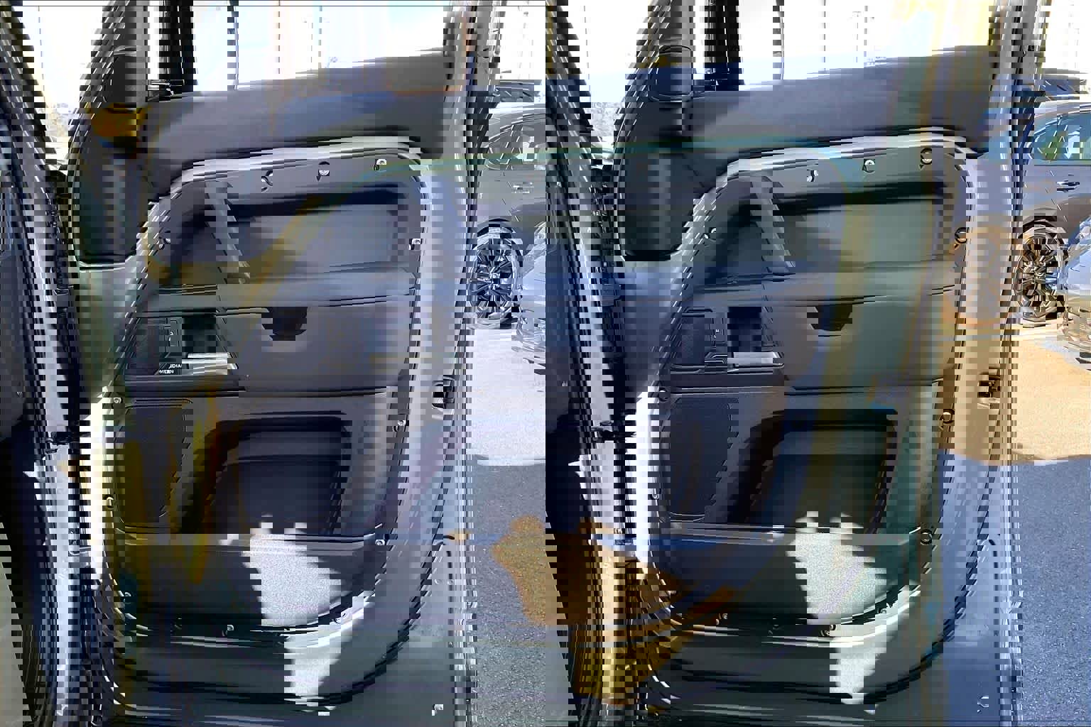 Used 2025 Land Rover Defender 110 S image 25