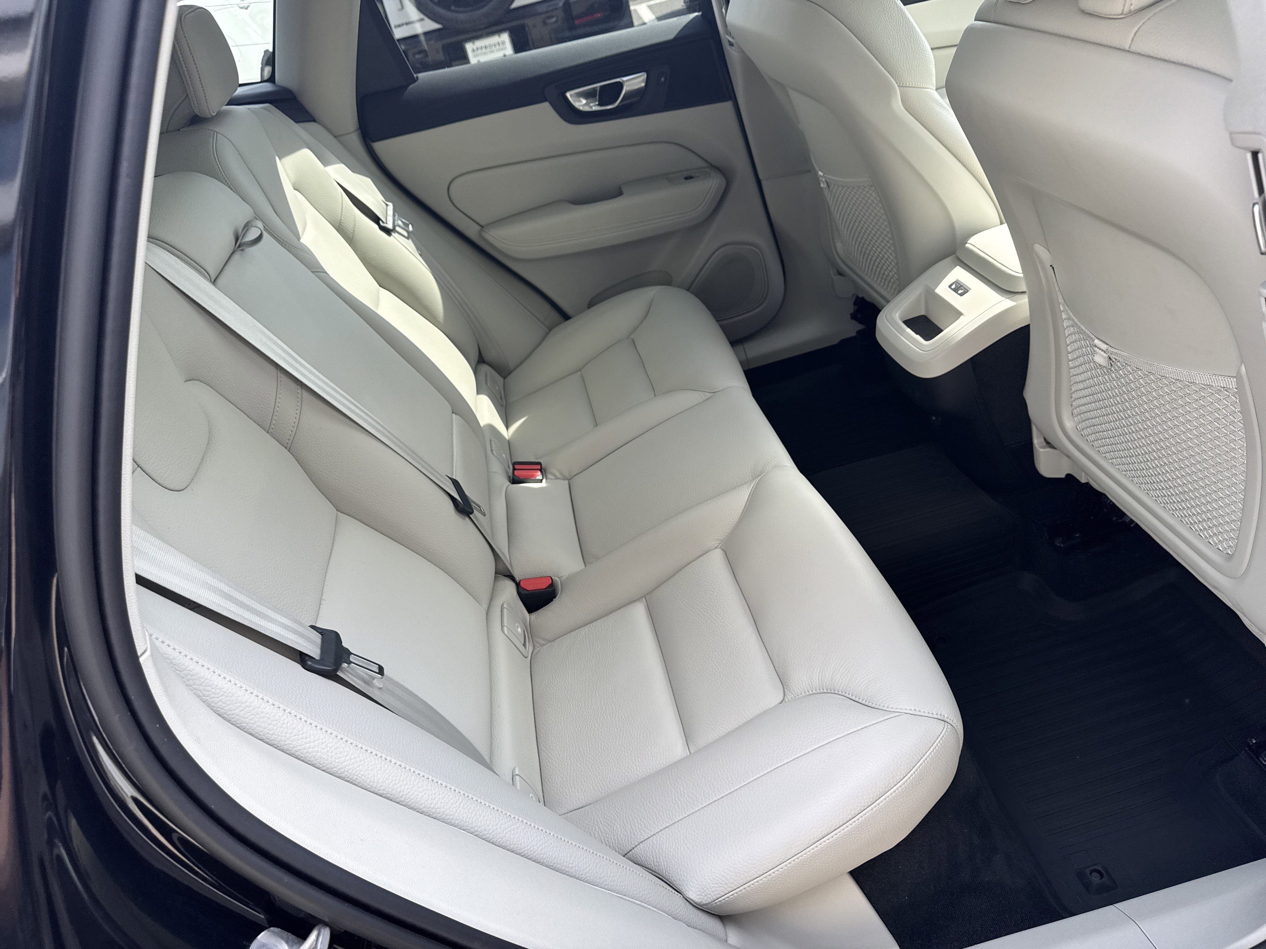 Used 2024 Volvo XC60 B5 Plus w/ Protection Package Premier image 29