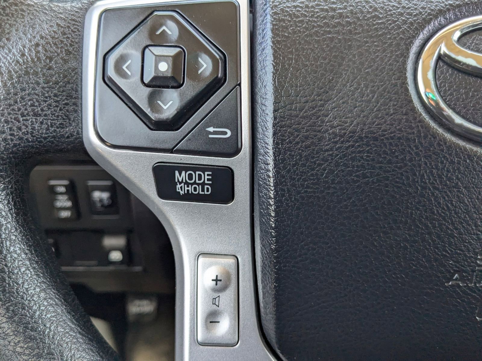 Used 2015 Toyota Tundra SR5 w/ SR5 Upgrade Package image 12