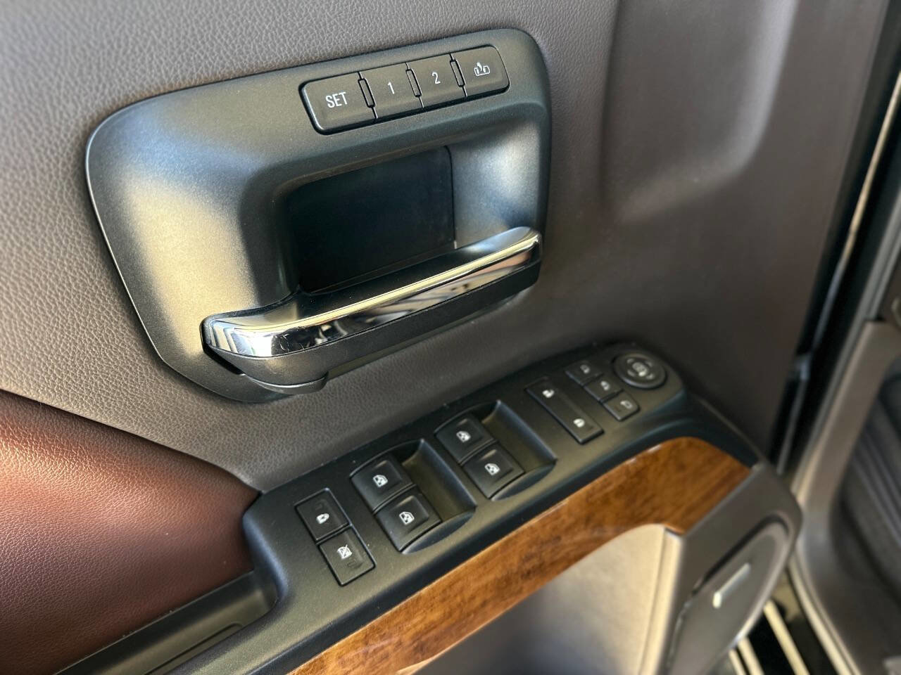 Used 2017 Chevrolet Silverado 1500 High Country image 14