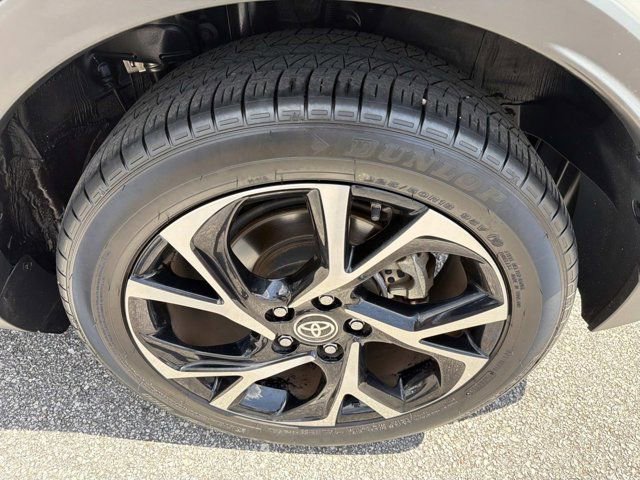 Used 2021 Toyota C-HR XLE image 29