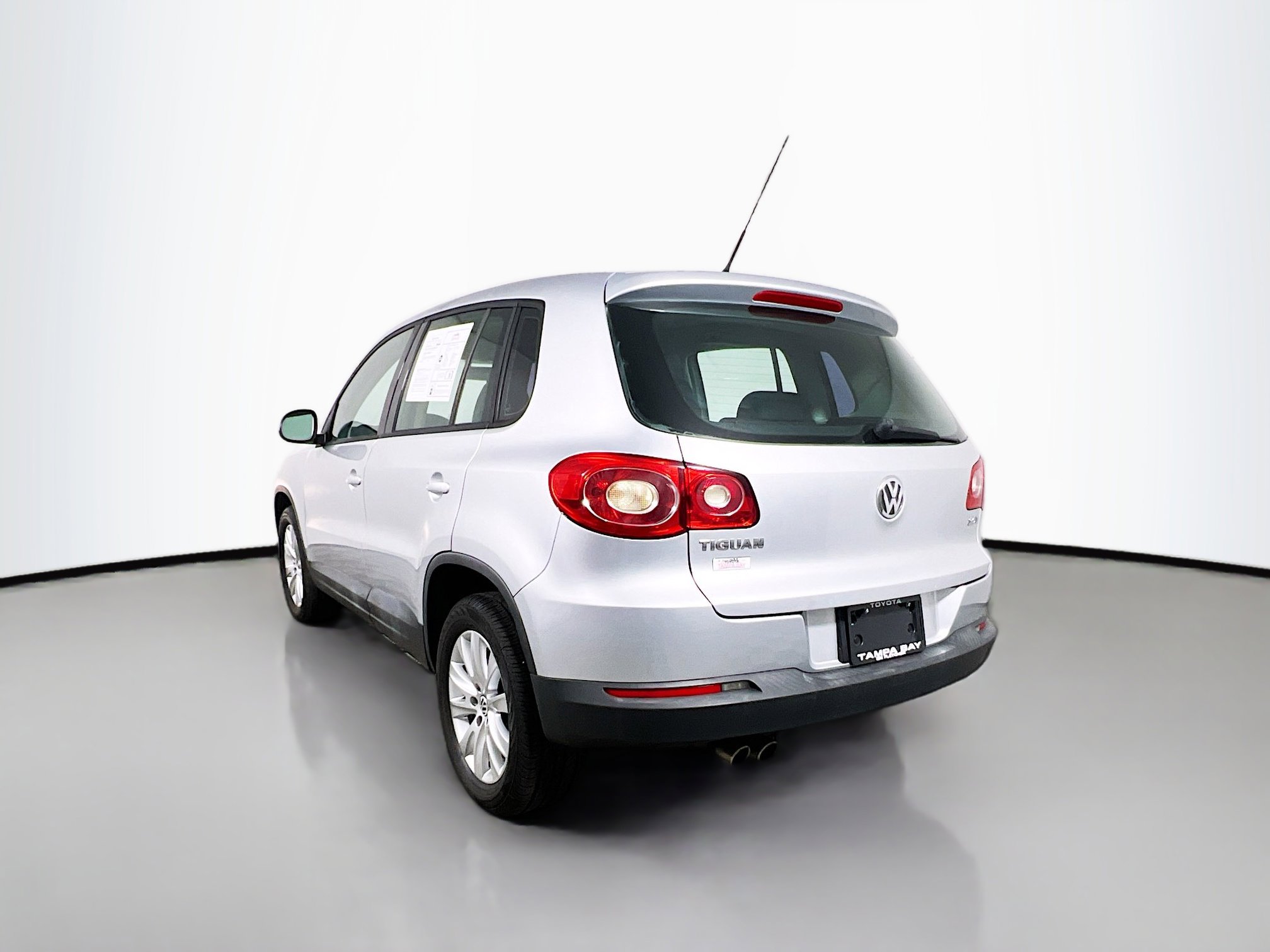 Used 2010 Volkswagen Tiguan S image 8