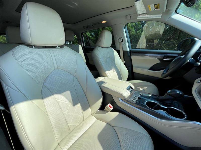 Used 2024 Toyota Highlander LE image 22