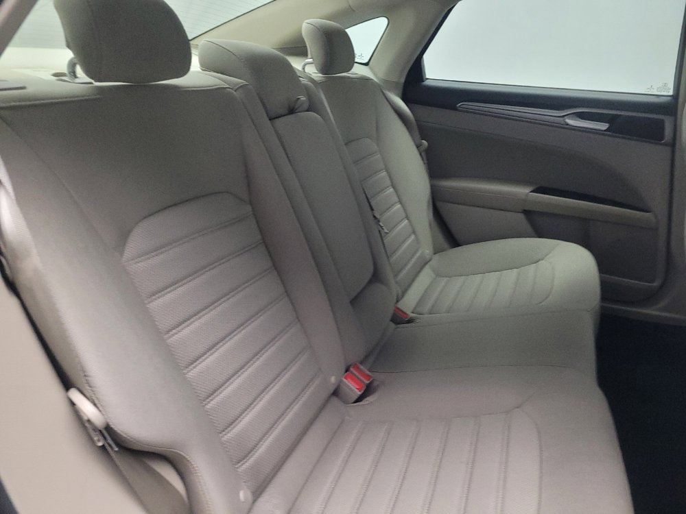 Used 2020 Ford Fusion SE image 19