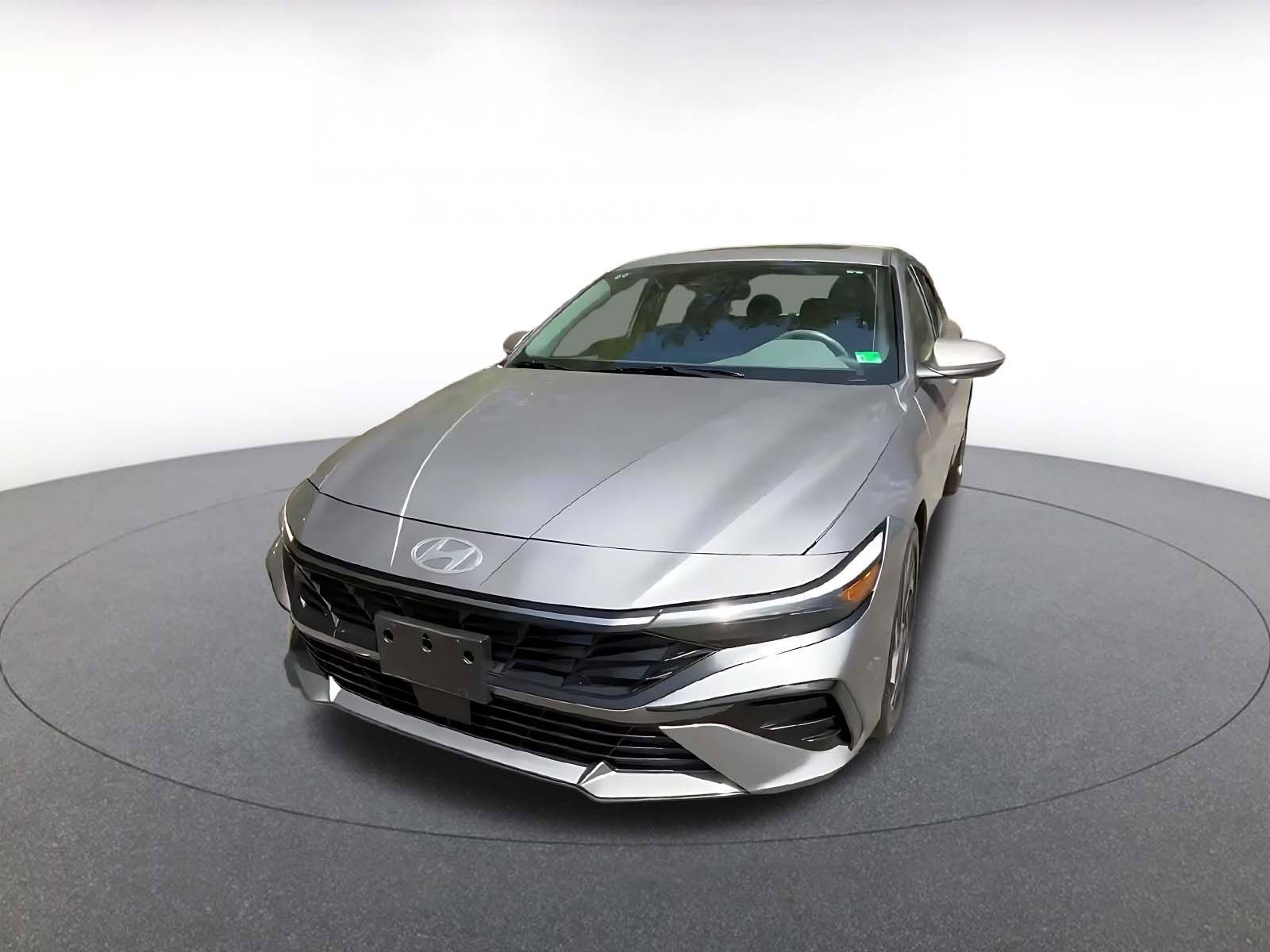 Used 2025 Hyundai Elantra SEL FWD image 8