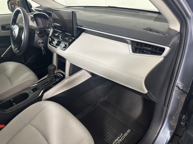 Used 2025 Toyota Corolla Cross L AWD/4WD image 29