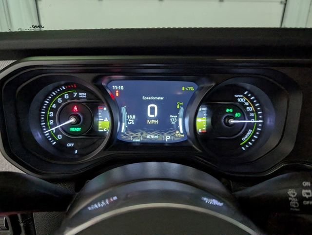 Used 2025 Jeep Wrangler Unlimited Sahara AWD/4WD image 14