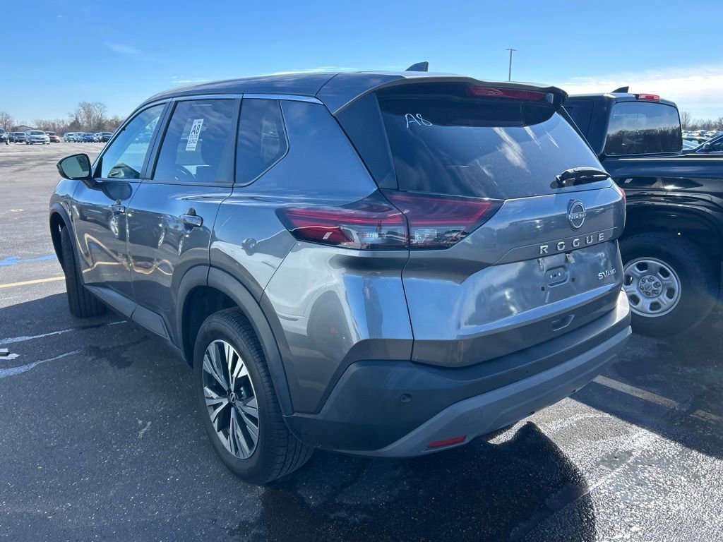 Used 2022 Nissan Rogue SV image 3