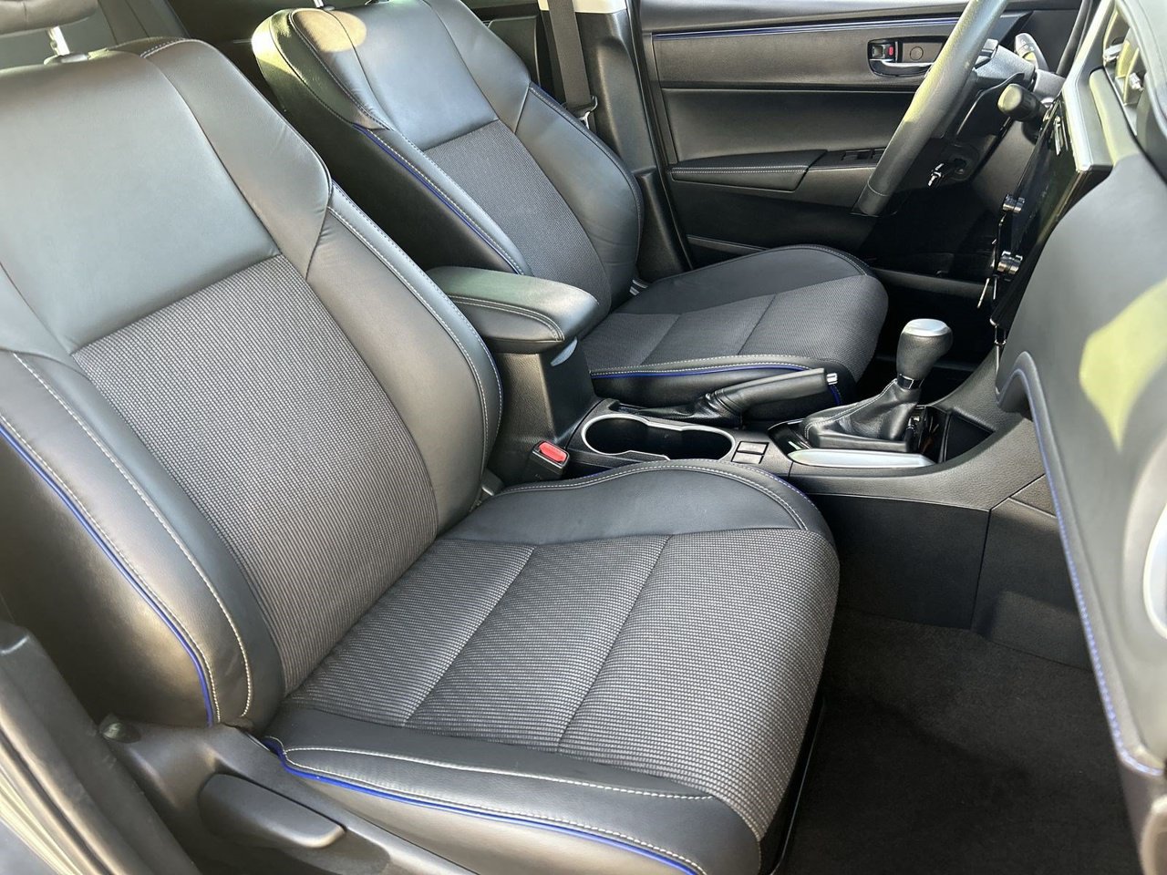 Used 2018 Toyota Corolla SE FWD image 8