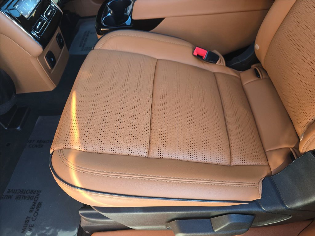 Used 2023 Lincoln Aviator Black Label AWD/4WD image 15