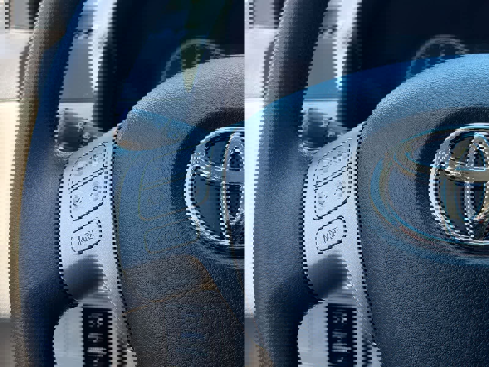 Used 2013 Toyota Corolla LE FWD image 24