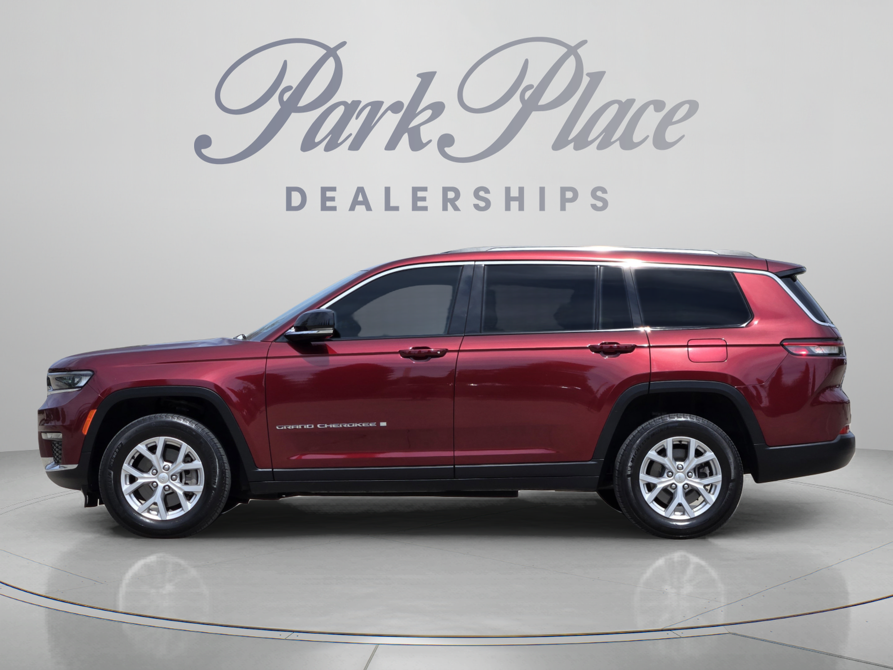 Used 2023 Jeep Grand Cherokee L Limited AWD/4WD image 2