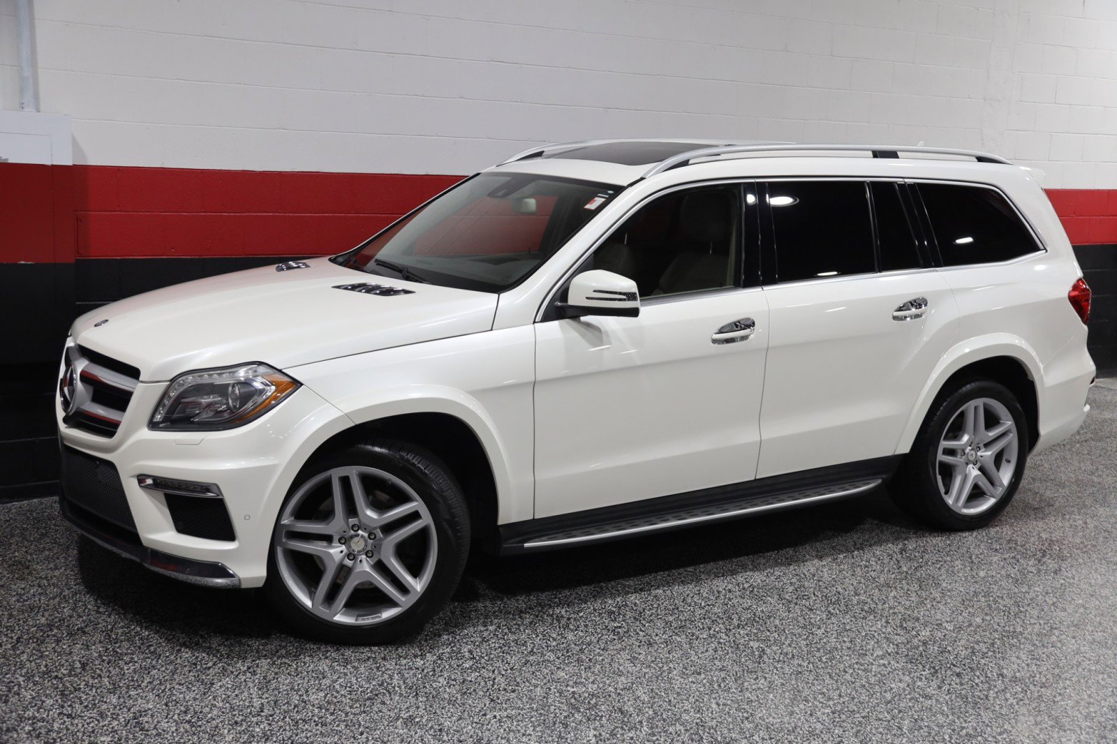 Used 2013 Mercedes-Benz GL 550 4MATIC AMG Sport 4dr Suv image 18