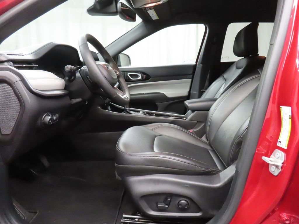 Used 2025 Jeep Compass Limited AWD/4WD image 12