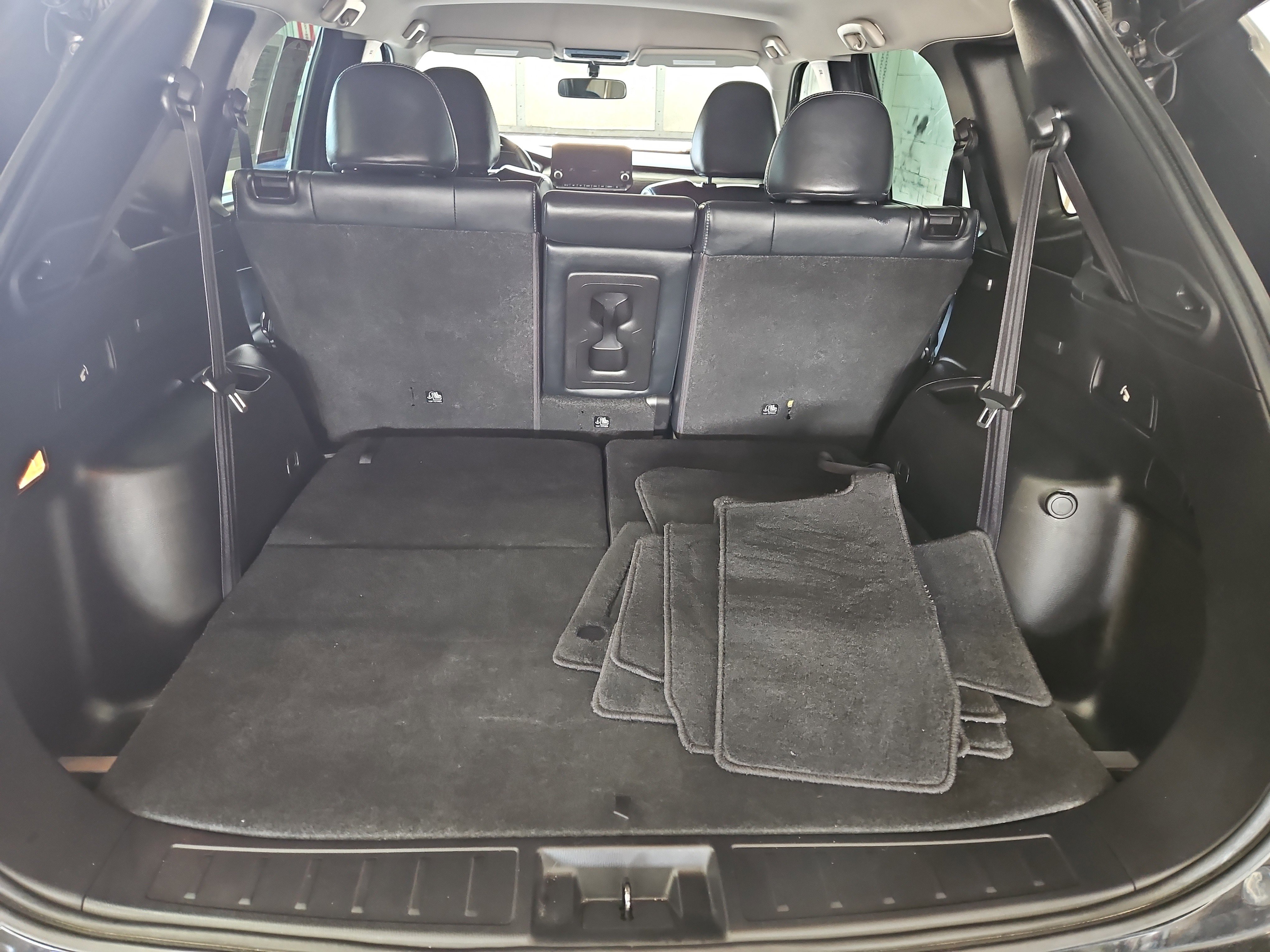 Used 2023 Mitsubishi Outlander SE image 12