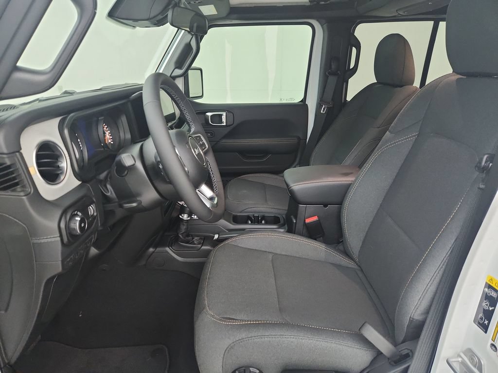 New 2026 Jeep Wrangler Unlimited Sahara AWD/4WD image 18