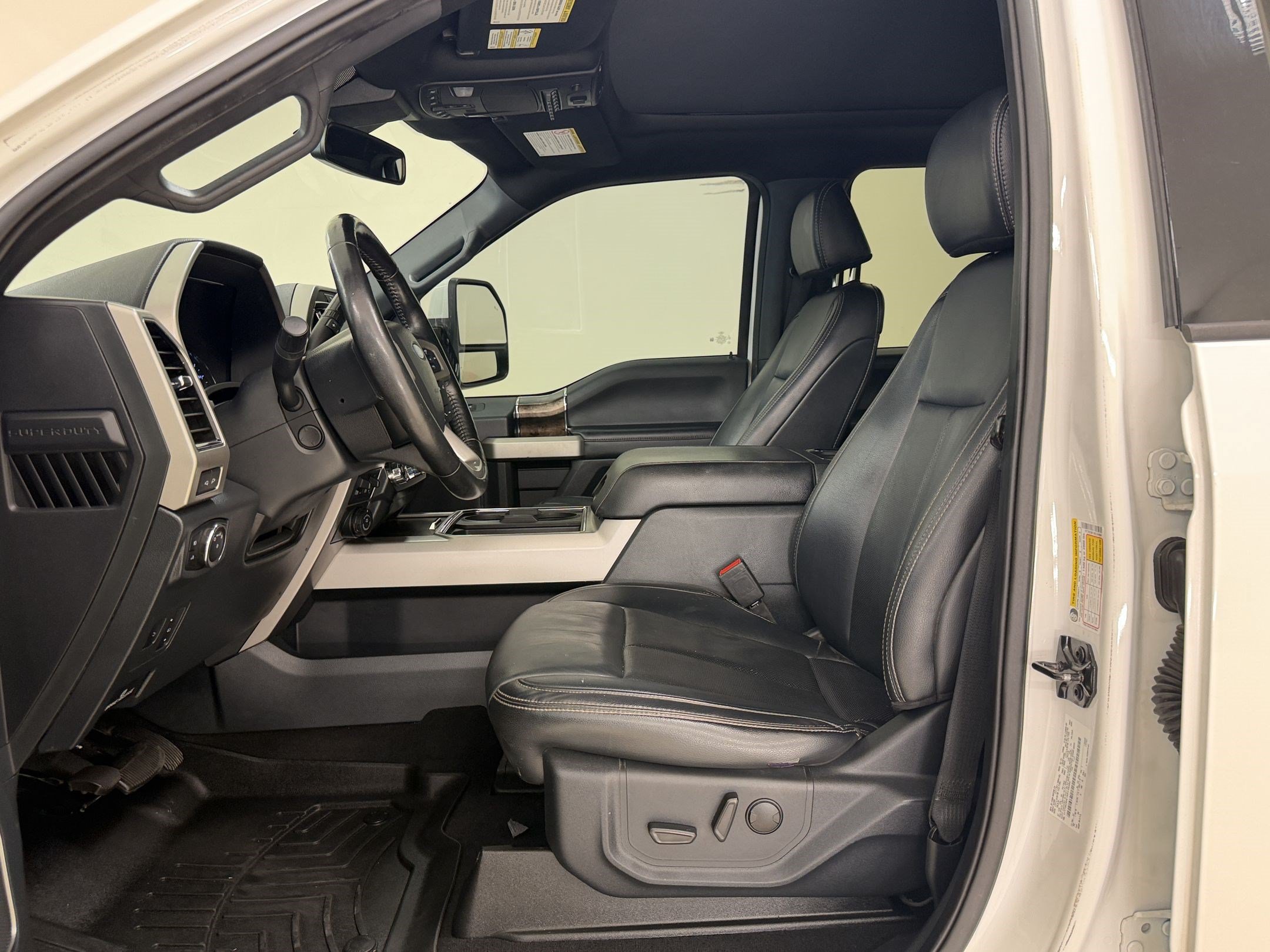 Used 2022 Ford F250 Lariat w/ Lariat Ultimate Package AWD/4WD image 5