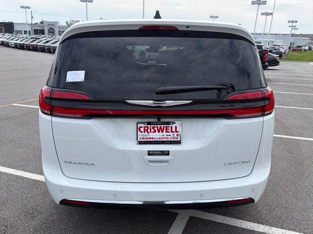 New 2026 Chrysler Pacifica Limited FWD image 6