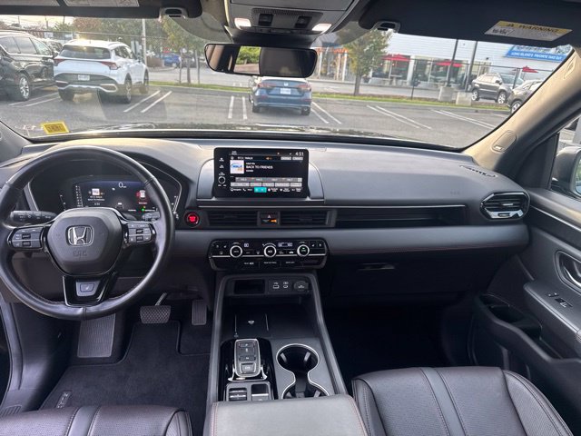 Certified 2025 Honda Pilot Black Edition image 16
