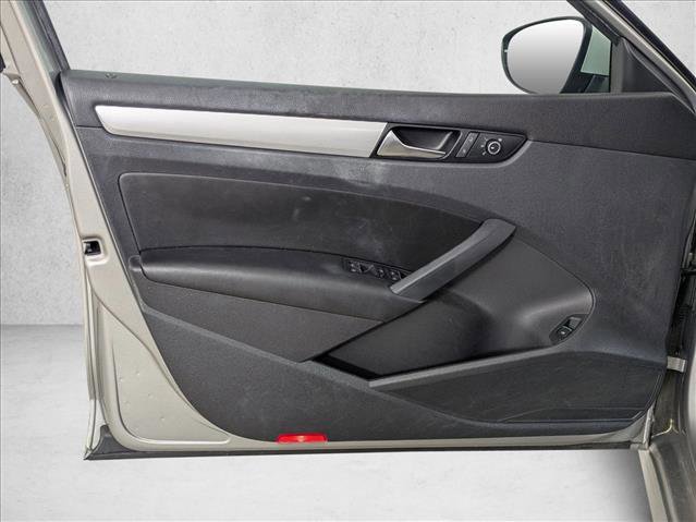 Used 2012 Volkswagen Passat 2.5 SE image 13