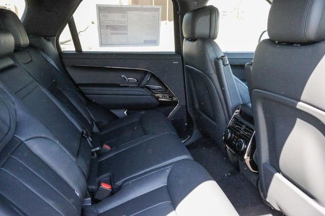 New 2025 Land Rover Range Rover Sport SE image 13