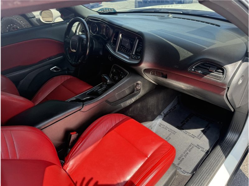 Used 2019 Dodge Challenger SXT image 23