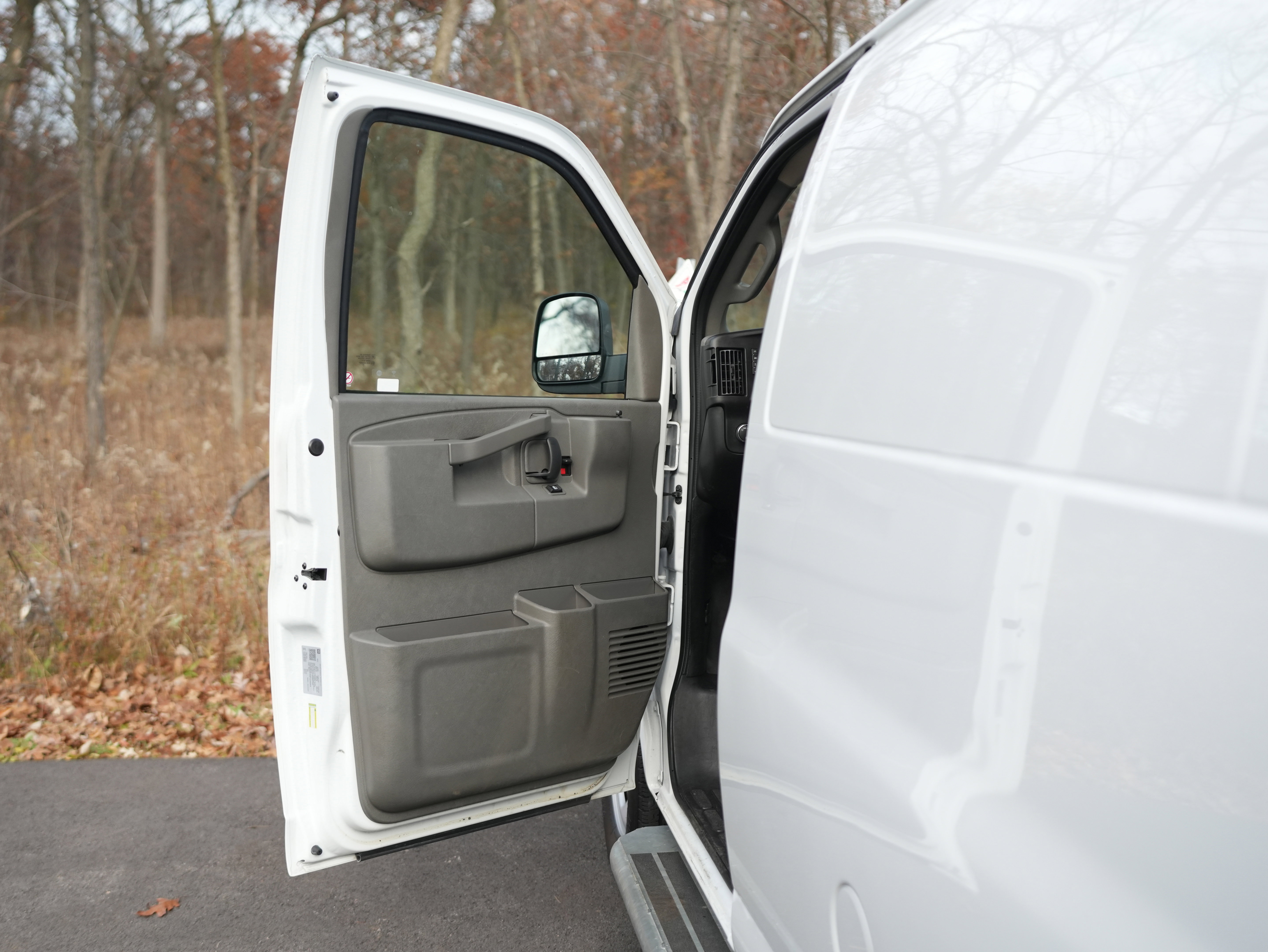 Used 2023 Chevrolet Express 2500 w/ Driver Convenience Package image 27