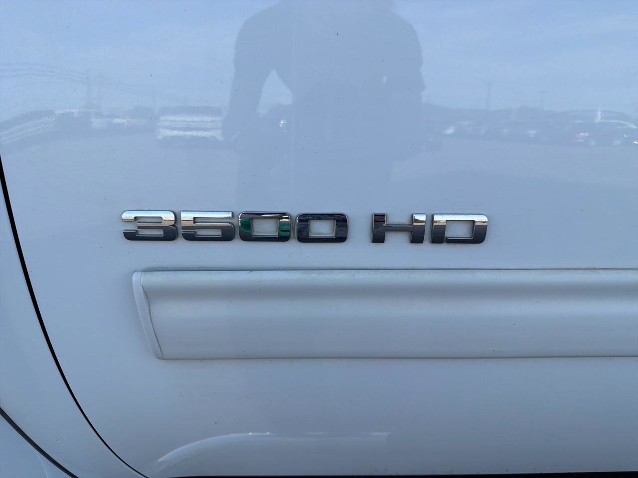 Used 2011 Chevrolet Silverado 3500 LTZ AWD/4WD image 16