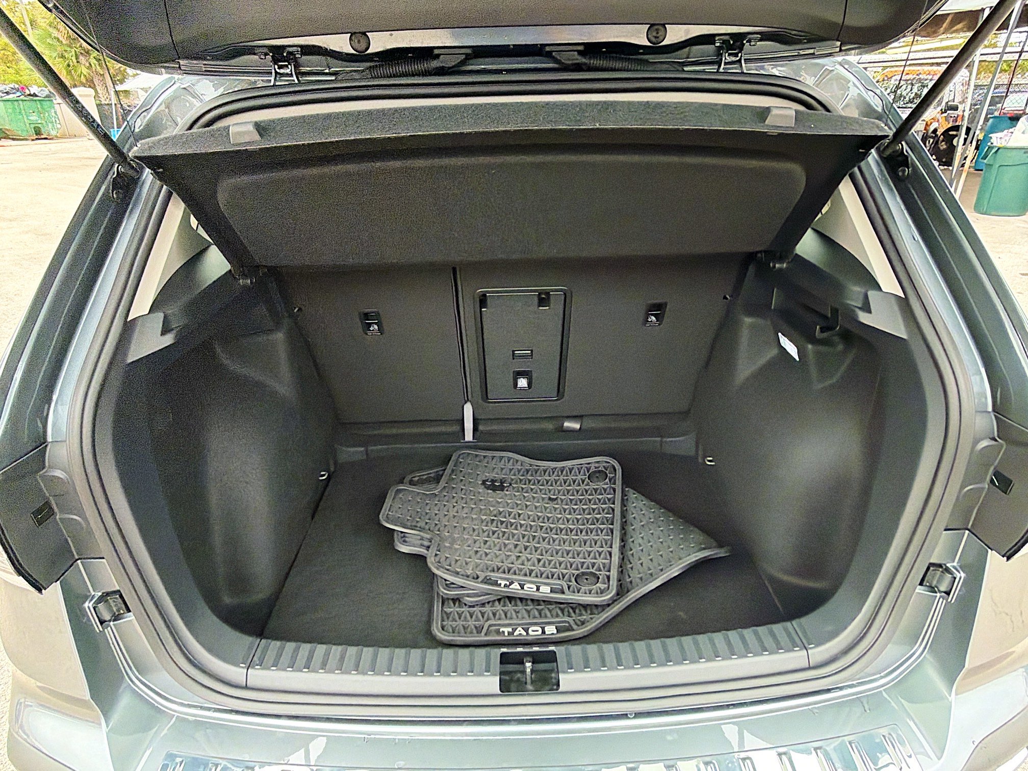 Certified 2025 Volkswagen Taos SE image 26